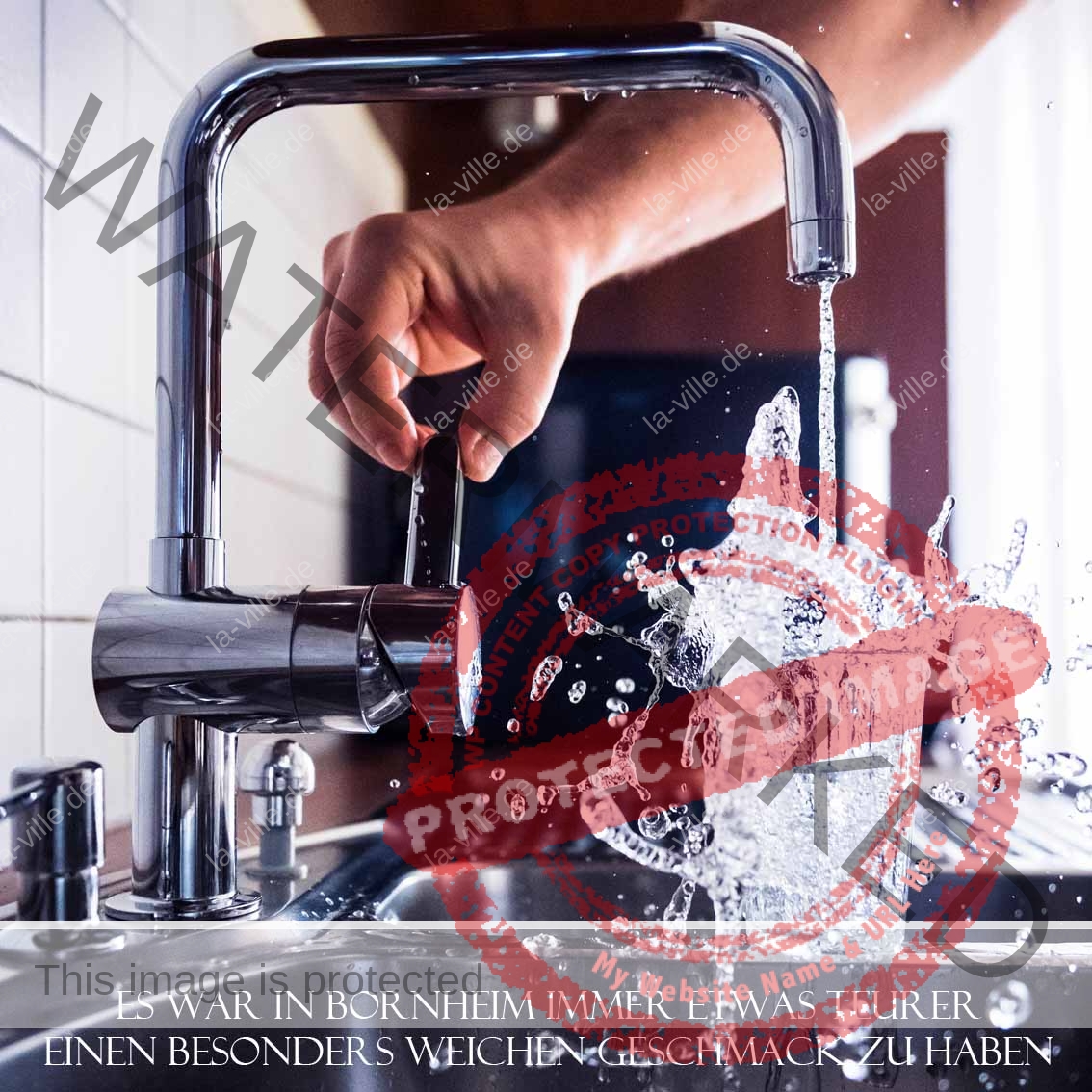 Eine Person gießt Wasser in eine Küchenspüle, Wasserglas